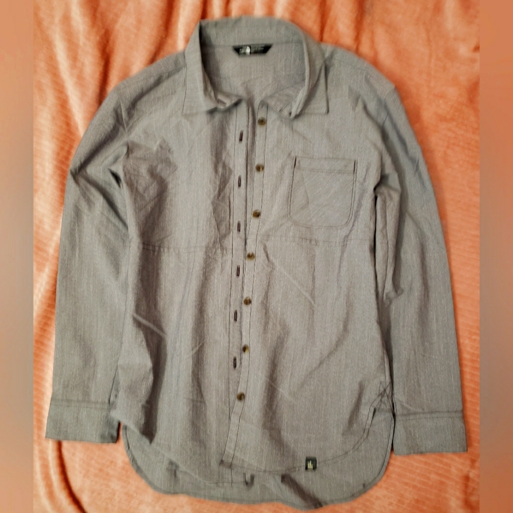 The North Face Blouse Women's Size Small Gray Long Sleeve Button Up Shirt